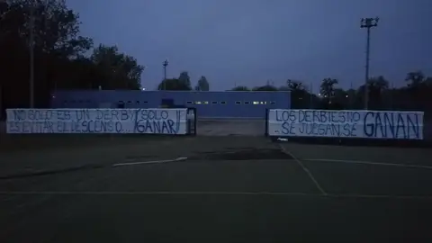 Pancartas del Grupo Symmachiarii en El Requexón previas al derbi Pancartas del Grupo Symmachiarii en El Requexón previas al derbi