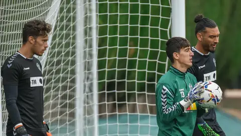 Los porteros del Elche Lluís Andreu, Edgar Badia y Paulo Gazzaniga. ELCHE CF