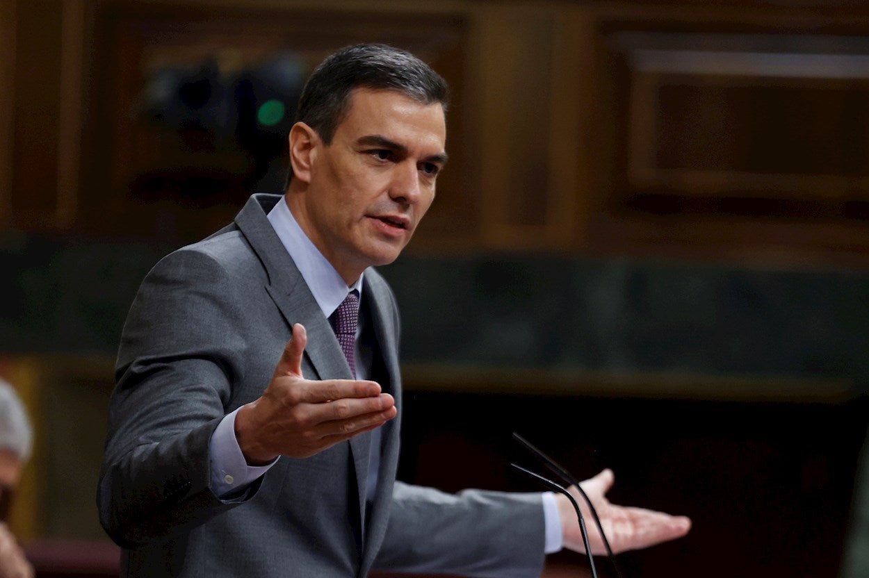 Persona física y un señor de Murcia: Pedro Sánchez pone 'ritmo' en el Congreso Persona física y un señor de Murcia: Pedro Sánchez pone 'ritmo' en el Congreso