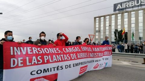 Instantes de la cabecera de la manifestaci&oacute;n de Airbus
