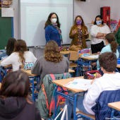 Instantes de una visita institucional del Ayuntamiento a un centro de Cádiz