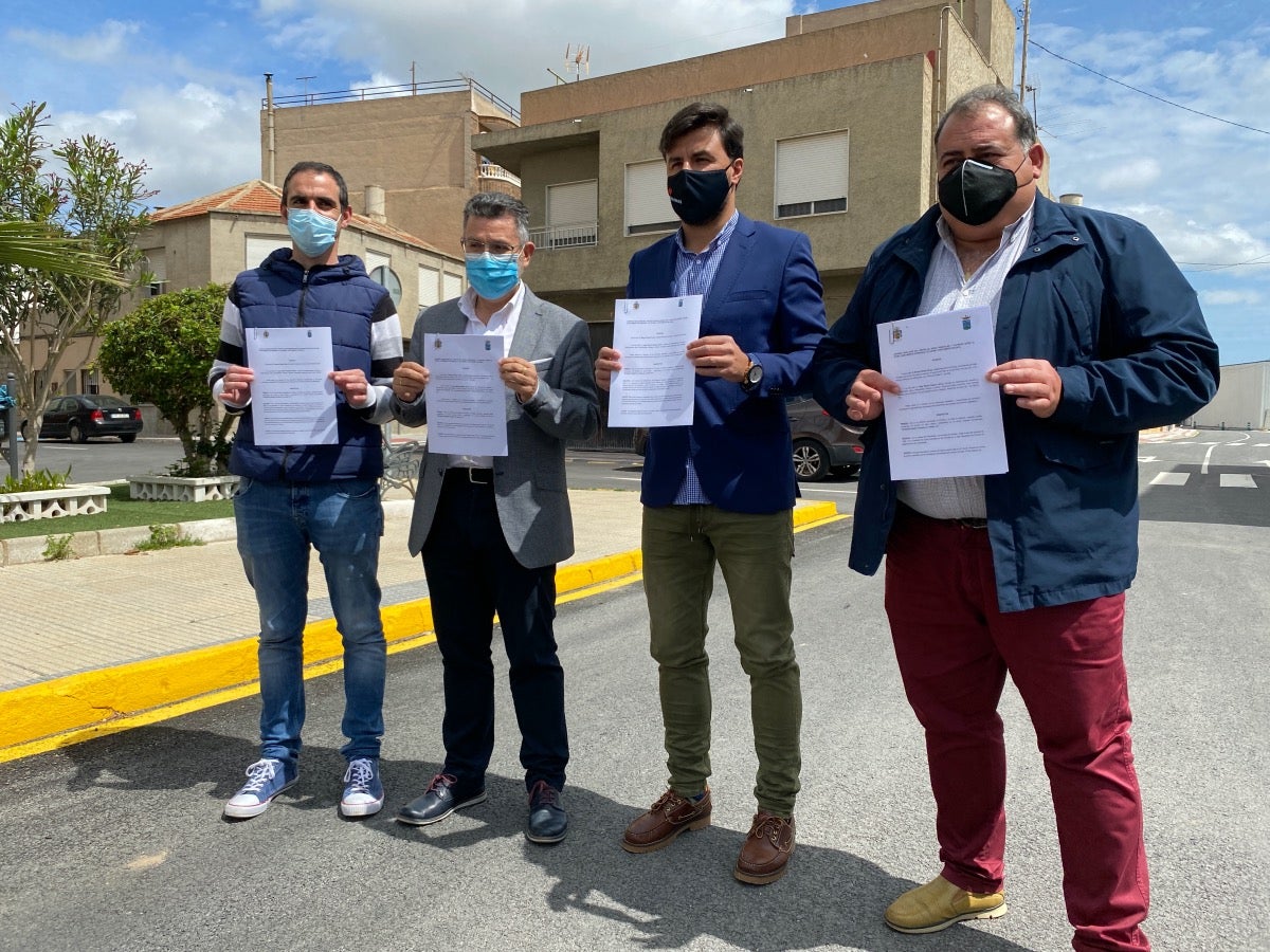 El Ayuntamiento de Rafal autoriza que las aguas residuales de la calle Cantalobos pertenecientes al termino municipal de Orihuela se conduzcan a través de su red de alcantarillado municipal El Ayuntamiento de Rafal autoriza que las aguas residuales de la calle Cantalobos pertenecientes al termino municipal de Orihuela se conduzcan a través de su red de alcantarillado municipal