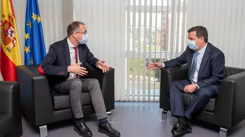 El Colegio de Médicos pide condiciones "competitivas" para atraer profesionales El Colegio de Médicos pide condiciones "competitivas" para atraer profesionales