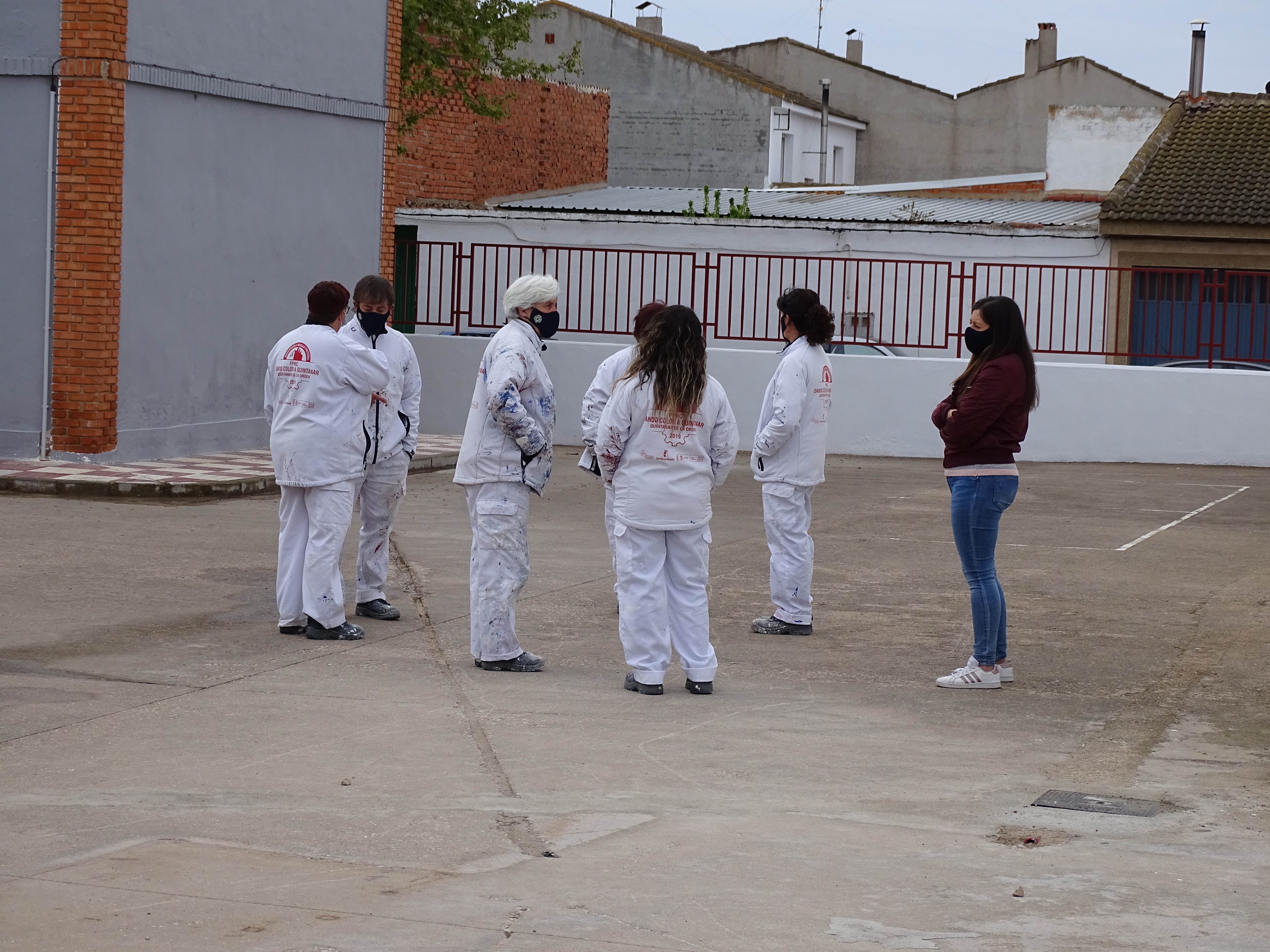 El RECUAL “Dando Color a Quintanar” adecenta las instalaciones del Colegio Rosell El RECUAL “Dando Color a Quintanar” adecenta las instalaciones del Colegio Rosell