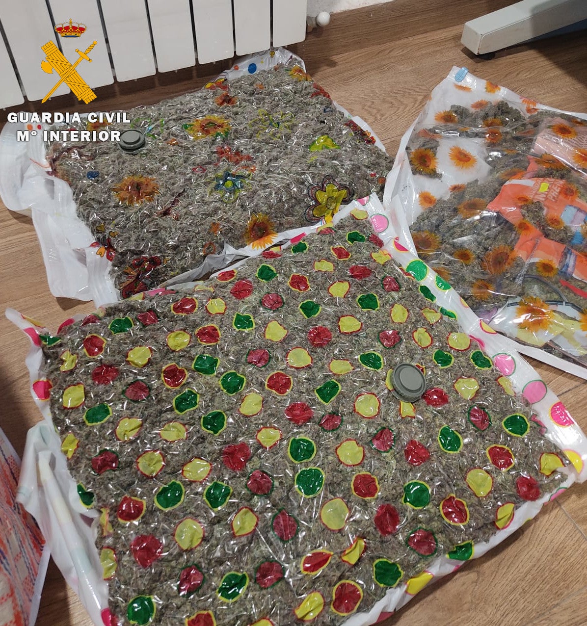5.200 gramos de marihuana intervenidos en un control de la Guardia Civil en la A-30 a su paso por Albacete 5.200 gramos de marihuana intervenidos en un control de la Guardia Civil en la A-30 a su paso por Albacete