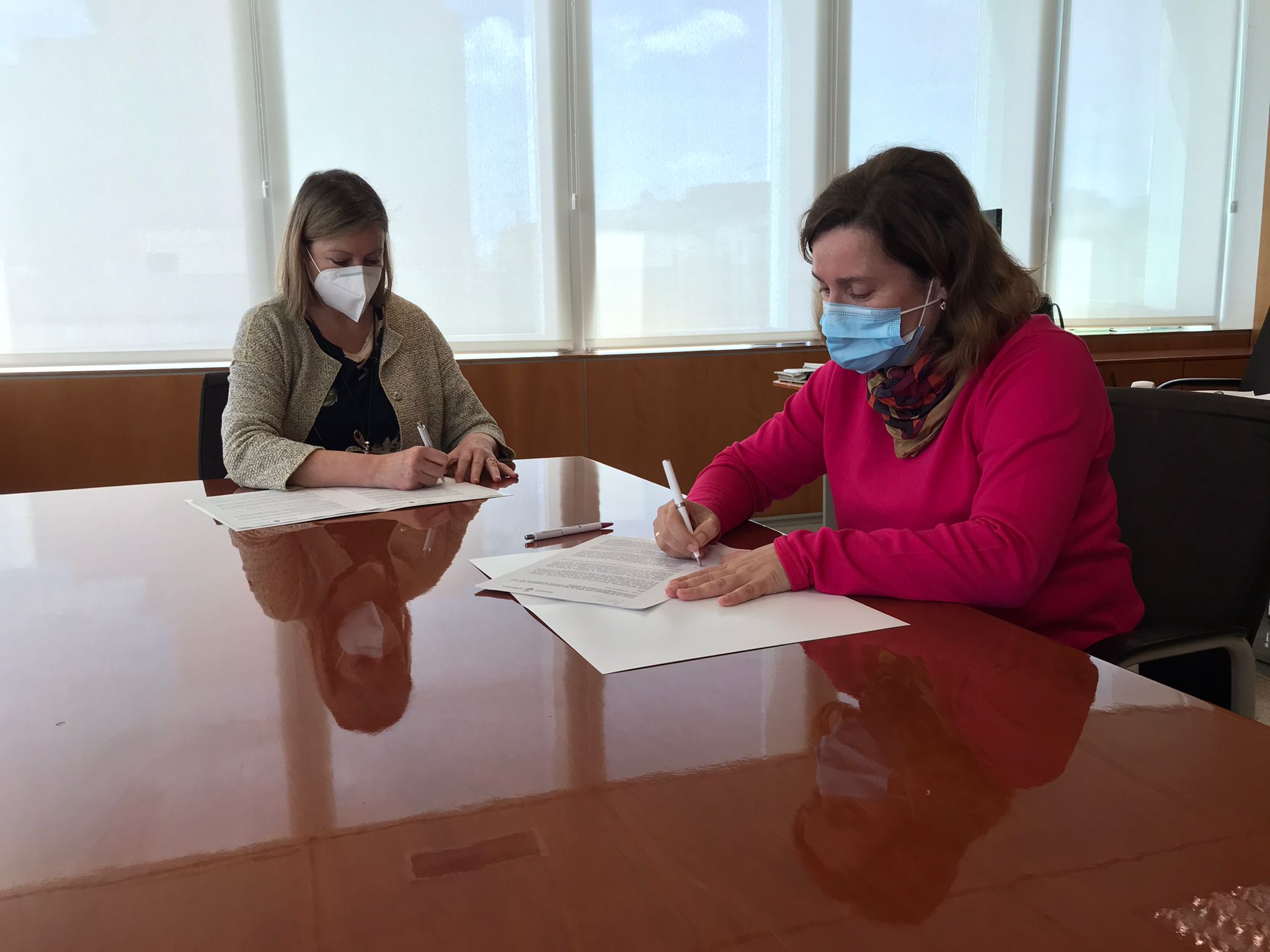 El Consell de Ibiza y el área de Salud firman un convenio para la realización de estancias formativas de especialistas sanitarios El Consell de Ibiza y el área de Salud firman un convenio para la realización de estancias formativas de especialistas sanitarios