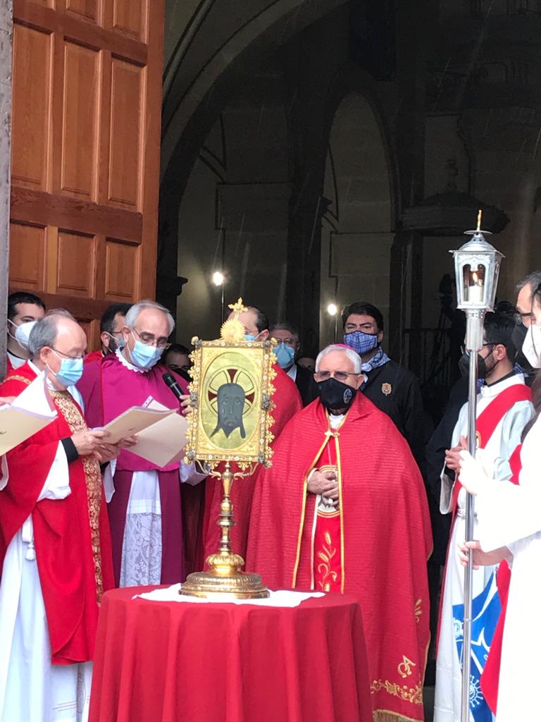 Repasamos junto a Ramón Egio, dean de la Concatedral de San Nicolás de Alicante, la historia de la Santa Faz Repasamos junto a Ramón Egio, dean de la Concatedral de San Nicolás de Alicante, la historia de la Santa Faz