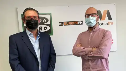 El director de la Asociación de Industriales de Mallorca, Alejandro Saénz de San Pedro, acompaña al periodista de Onda Cero Illes Balears Martí Rodríguez El director de la Asociación de Industriales de Mallorca, Alejandro Saénz de San Pedro, acompaña al periodista de Onda Cero Illes Balears Martí Rodríguez