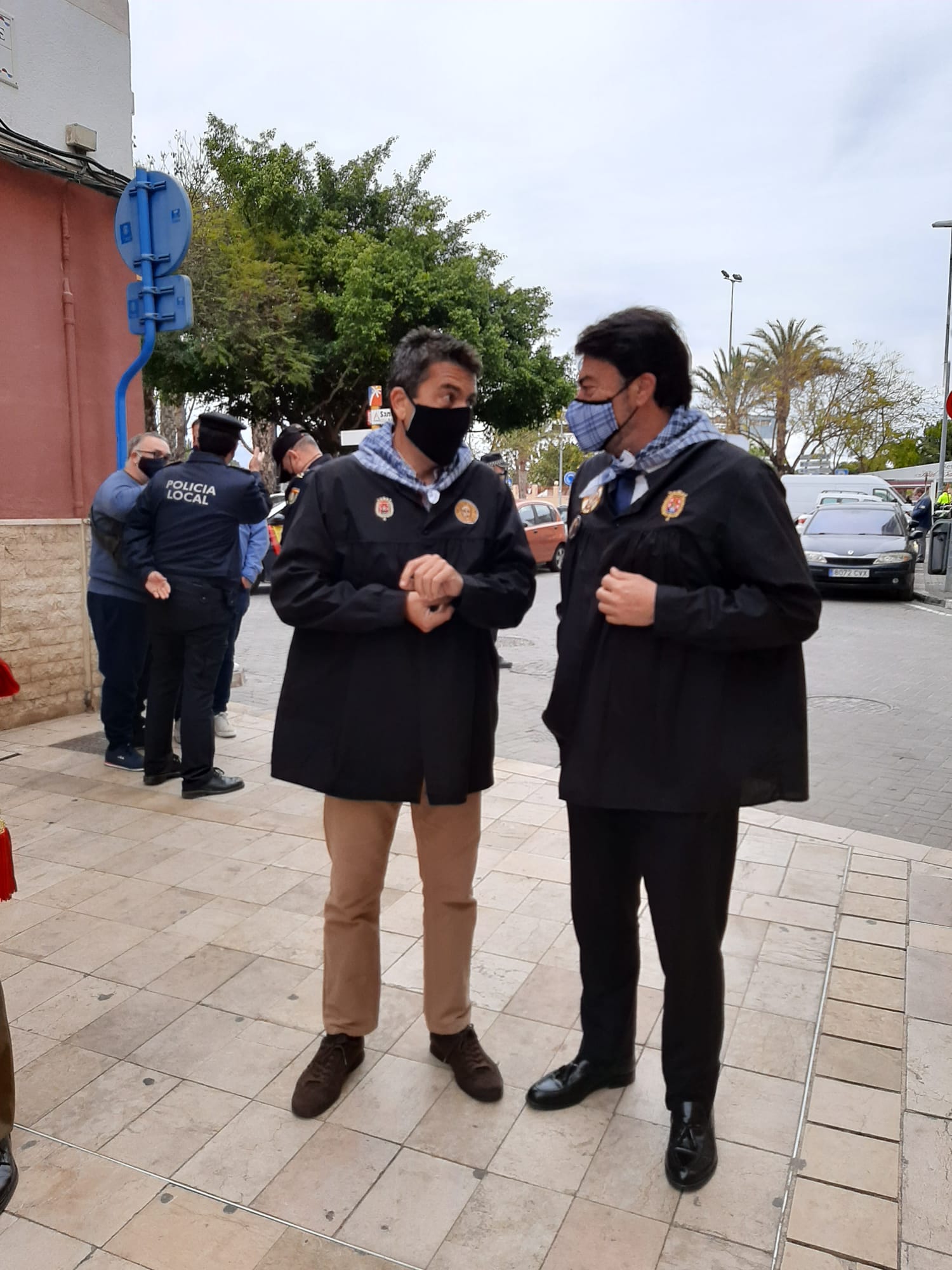 El presidente de la Diputación, Carlos Mazón, aprovecha su visita a la Santa Faz para pedir por el tejido empresarial de la provincia El presidente de la Diputación, Carlos Mazón, aprovecha su visita a la Santa Faz para pedir por el tejido empresarial de la provincia