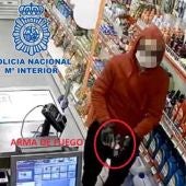 El detenido utilizó un arma de fuego para el atraco