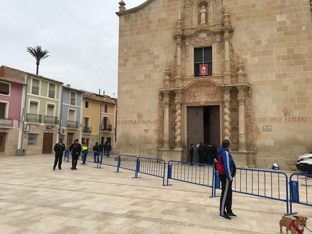 El Hércules también se encomienda a la Santa Faz en este segundo año de pandemia en el que además los resultados no acompañan El Hércules también se encomienda a la Santa Faz en este segundo año de pandemia en el que además los resultados no acompañan