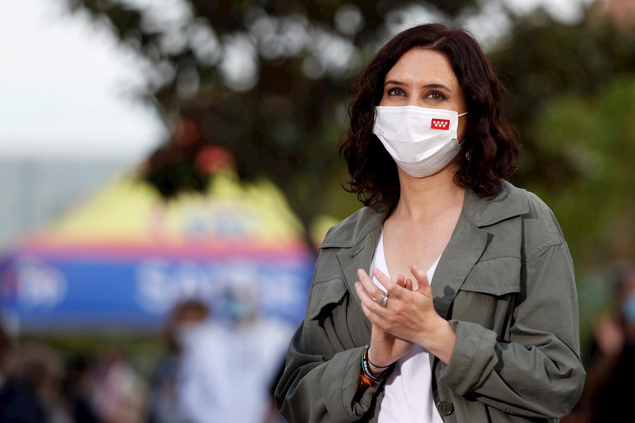 Ayuso, en defensa de los bares: "No he encontrado el informe sanitario que diga que la hostelería es culpable de los contagios" Ayuso, en defensa de los bares: "No he encontrado el informe sanitario que diga que la hostelería es culpable de los contagios"