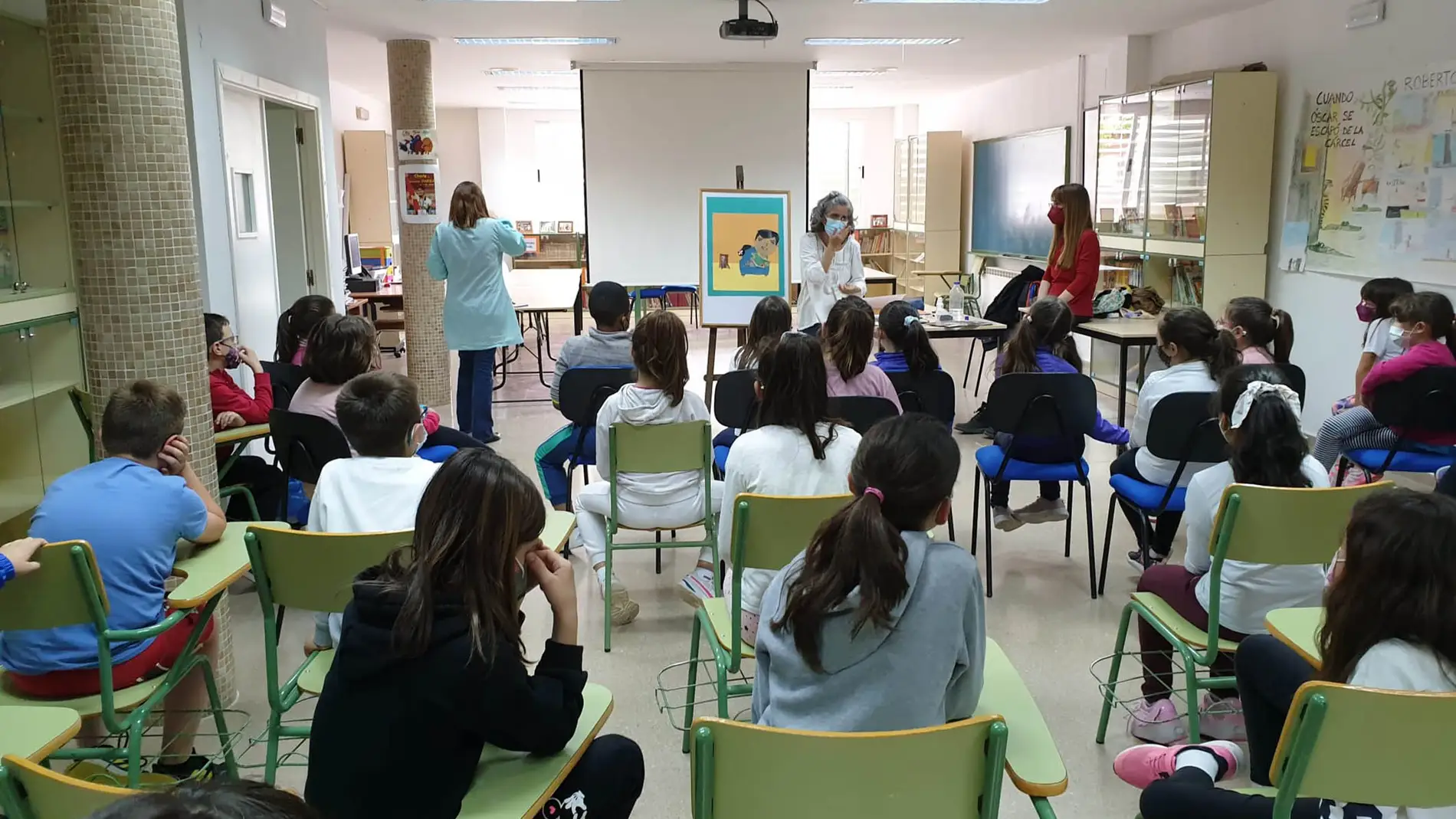 La Biblioteca Municipal Cervantes e Inés Vilpi acercan a los escolares el mundo de la ilustración en los cuentos