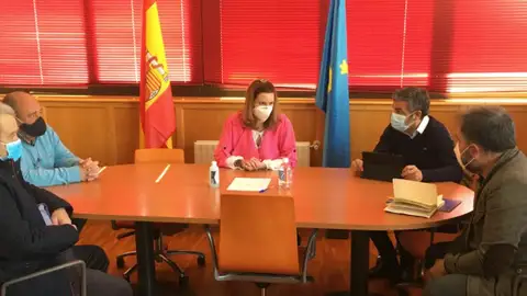 Reunión en el Ayuntamiento de Ponga Reunión en el Ayuntamiento de Ponga