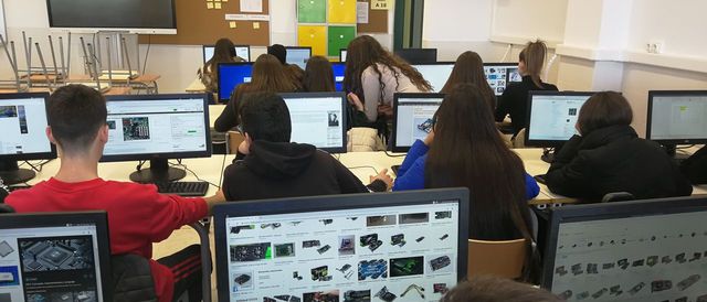 Se trata de un nuevo modelo de herramientas digitales educativas que se incorporará en todo el sistema educativo el próximo curso Se trata de un nuevo modelo de herramientas digitales educativas que se incorporará en todo el sistema educativo el próximo curso