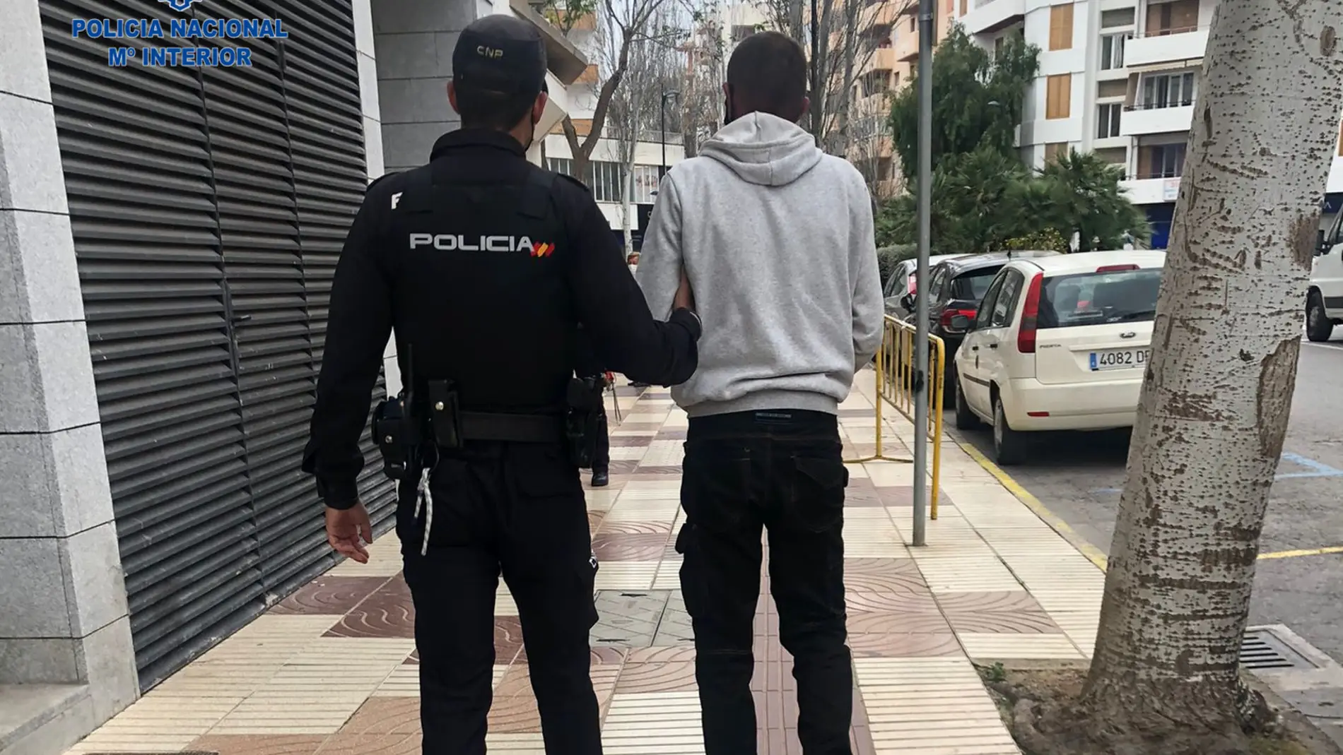 De tienen en Ibiza a un hombre que amenazó con una motosierra a otro tras recriminarle que se pusiera la mascarilla