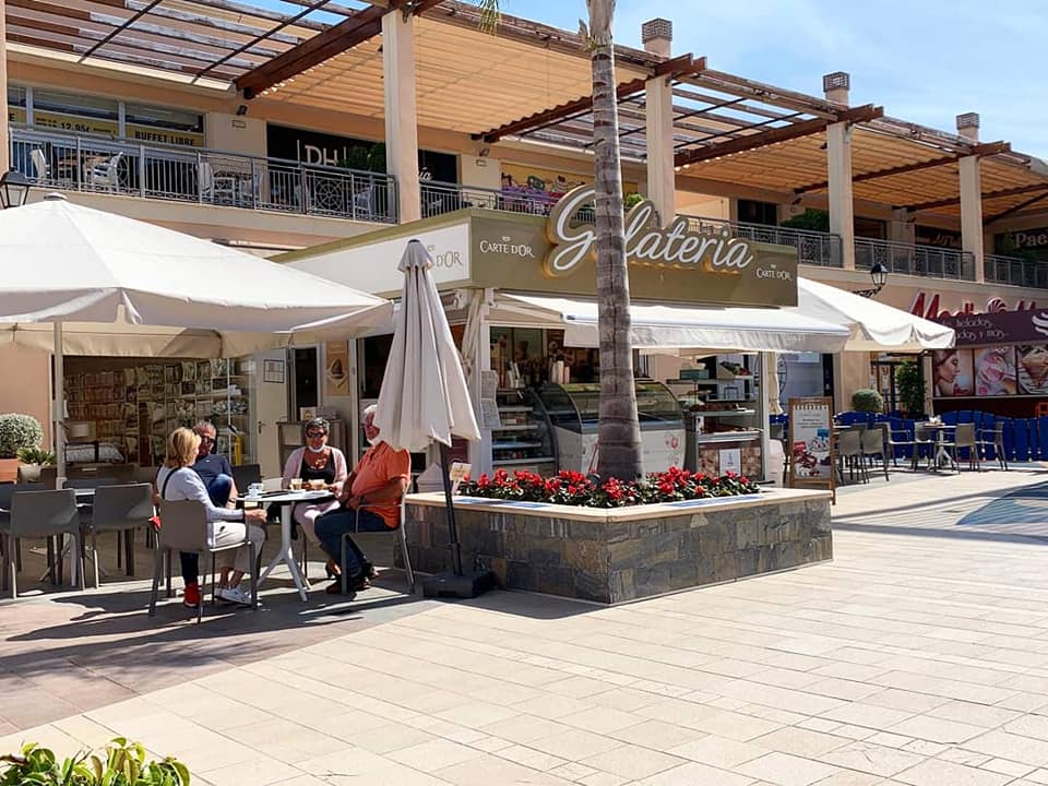 Uno de los grandes atractivos de La Zenia, son sus terracitas y hoy visitamos terrazas y una nueva tienda que abre hoy sus puertas RKS Uno de los grandes atractivos de La Zenia, son sus terracitas y hoy visitamos terrazas y una nueva tienda que abre hoy sus puertas RKS