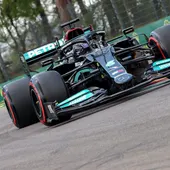 Resultado clasificación GP de Emilia-Romaña de F1: Hamilton firma su primera 'pole'; Sainz undécimo y Alonso decimoquinto Resultado clasificación GP de Emilia-Romaña de F1: Hamilton firma su primera 'pole'; Sainz undécimo y Alonso decimoquinto