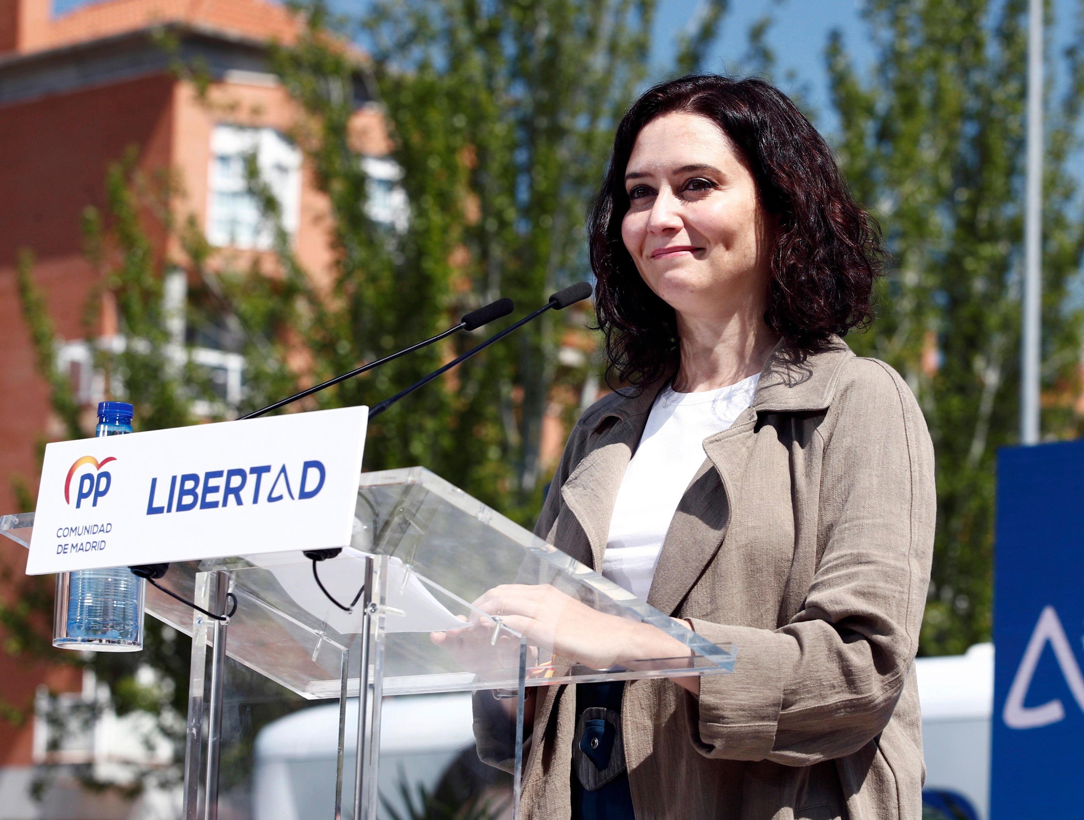 Las encuestas de las elecciones en Madrid ocupan los principales titulares de los periódicos Las encuestas de las elecciones en Madrid ocupan los principales titulares de los periódicos