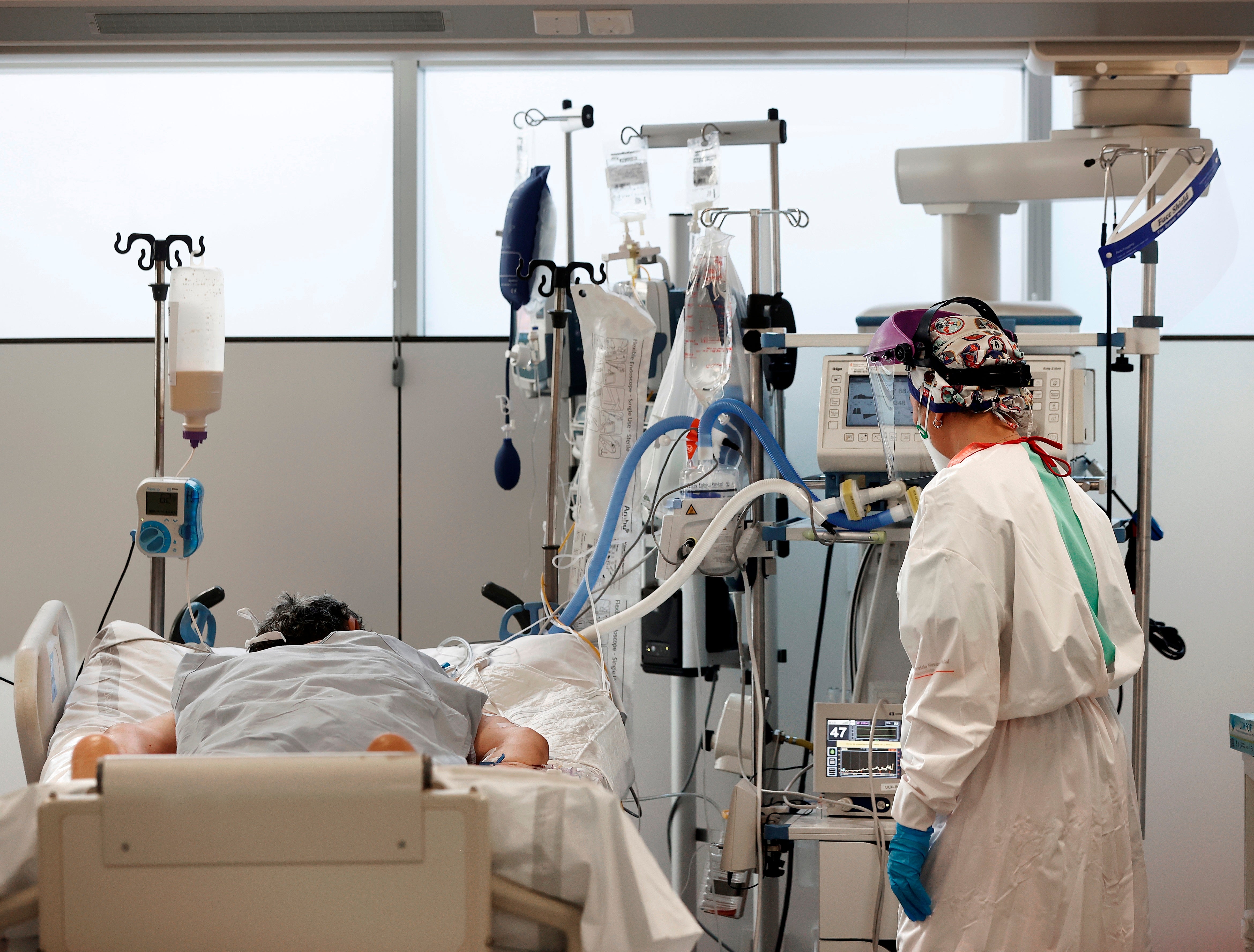 Els ingressats de covid a les UCI són més joves i s’agreugen més ràpid Els ingressats de covid a les UCI són més joves i s’agreugen més ràpid