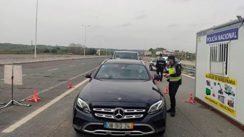 Control policial en la frontera entre Espa&ntilde;a y Portugal