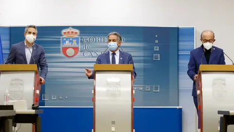 Miguel Ángel Revilla junto a Pablo Zuloaga y Javier López Marcano Presidente, vicepresidente y consejero de Industria del Gobierno de Cantabria