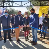 El equipo directivo y docente del centro acompañado de un grupo de alumnos han presentado a los concejales de Medio Ambiente y Educación, las nuevas instalaciones El equipo directivo y docente del centro acompañado de un grupo de alumnos han presentado a los concejales de Medio Ambiente y Educación, las nuevas instalaciones