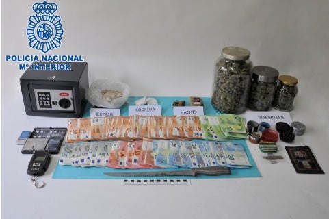 Desmantelan un importante punto de venta de cocaína, marihuana, hachís y éxtasis en Puertollano Desmantelan un importante punto de venta de cocaína, marihuana, hachís y éxtasis en Puertollano