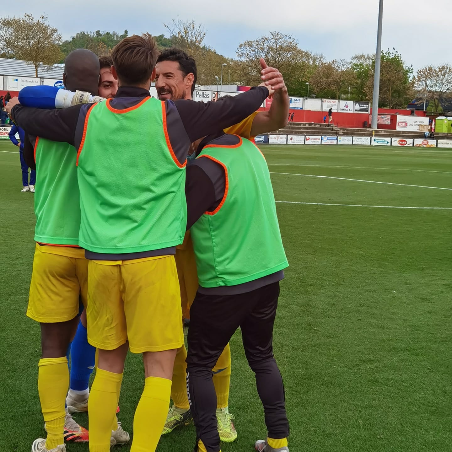El Orihuela vence 1-3 en Olot y sigue soñando con la salvación en Segunda B El Orihuela vence 1-3 en Olot y sigue soñando con la salvación en Segunda B