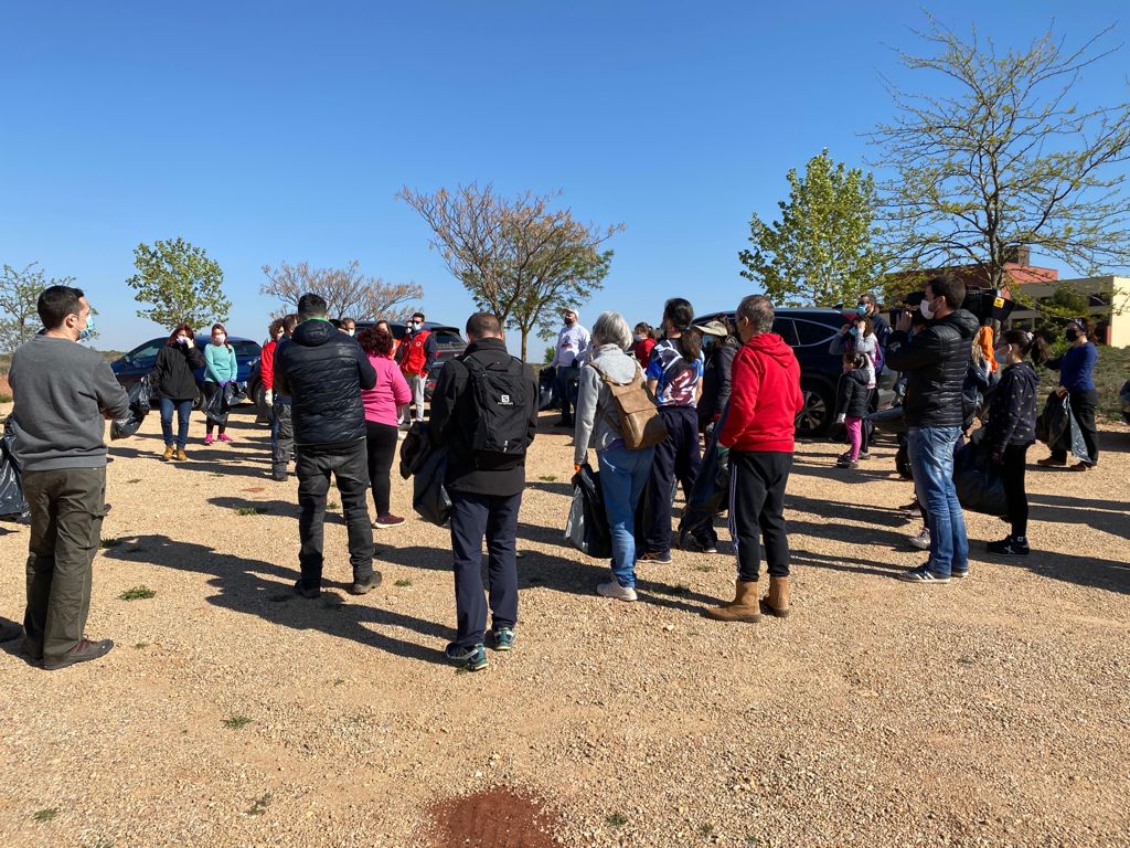 Buena acogida de la Primera Jornada de Voluntariado Ambiental en la limpieza del entorno del Bosque de la Vida Buena acogida de la Primera Jornada de Voluntariado Ambiental en la limpieza del entorno del Bosque de la Vida