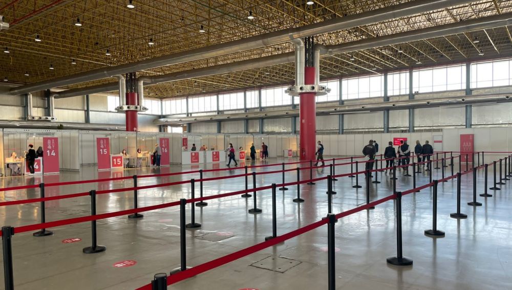 Proceso de vacunación contra la covid-19 en la Institución Ferial Alicantina de Elche.