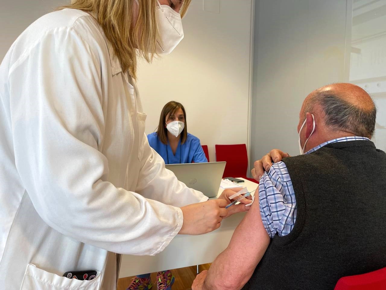 Asturias recibe 61.000 dosis tras un domingo sin fallecidos Asturias recibe 61.000 dosis tras un domingo sin fallecidos