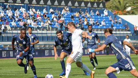 Tresaco en la acción de su gol contra el Marino Marcó en Yecla