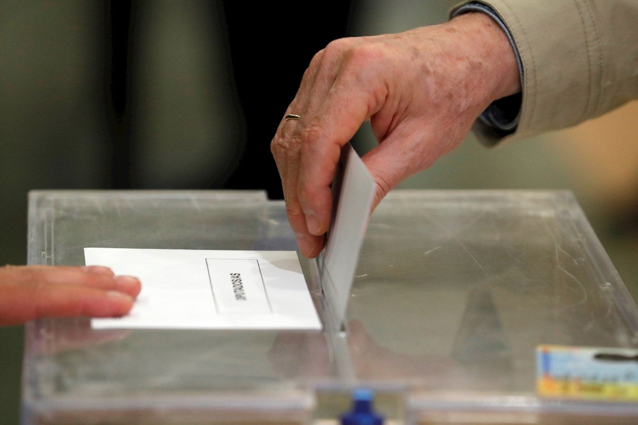 Las preguntas de Amón: "¿El CIS nos cuenta lo que va a votar la gente o lo que tiene que votar la gente?" Las preguntas de Amón: "¿El CIS nos cuenta lo que va a votar la gente o lo que tiene que votar la gente?"