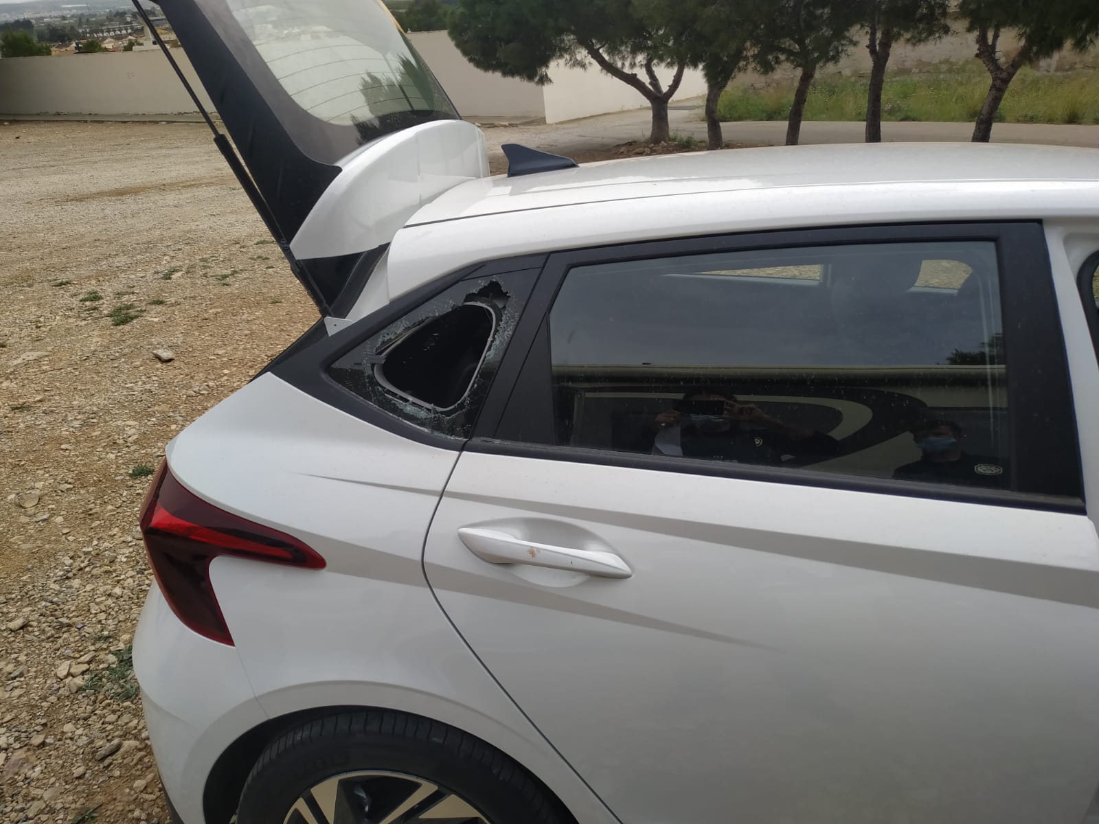 El individuo fue sorprendido con objetos supuestamente sustraídos en los coches violentados en la misma mañana del domingo El individuo fue sorprendido con objetos supuestamente sustraídos en los coches violentados en la misma mañana del domingo