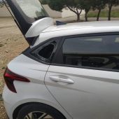 El individuo fue sorprendido con objetos supuestamente sustraídos en los coches violentados en la misma mañana del domingo 