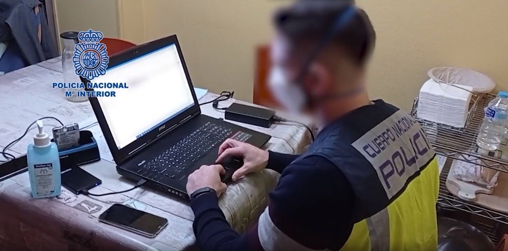 La Policía Nacional detiene en Elda a un matrimonio acusado de abusos sexuales a clientes en el centro estético que regentaban La Policía Nacional detiene en Elda a un matrimonio acusado de abusos sexuales a clientes en el centro estético que regentaban