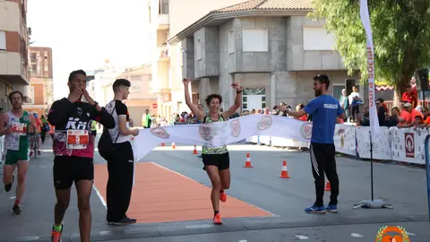Llegada a meta en la carrera solidaria de 2019 Llegada a meta en la carrera solidaria de 2019