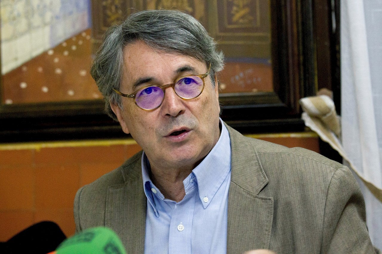 Tertulia: ¿Es legítimo el rechazo del PSOE de Madrid a la medalla de honor para Andrés Trapiello? Tertulia: ¿Es legítimo el rechazo del PSOE de Madrid a la medalla de honor para Andrés Trapiello?