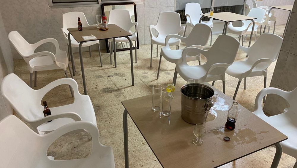 Interior del bar clandestino