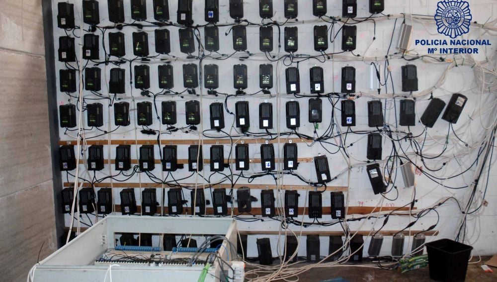 Enganche ilegal al suministro eléctrico en la nave de Cuenca