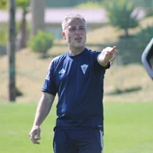 Óscar Felipe dirigiendo un entreno del primer equipo tras la marcha de Aira Óscar Felipe dirigiendo un entreno del primer equipo tras la marcha de Aira