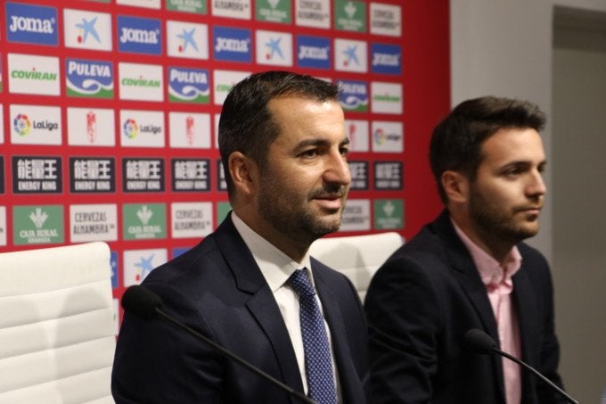 La confección de un buen equipo es lo que separa, por ahora, a Diego Martínez y al Granada CF para su renovación. Onda Deportiva Granada 27/04/2021 La confección de un buen equipo es lo que separa, por ahora, a Diego Martínez y al Granada CF para su renovación. Onda Deportiva Granada 27/04/2021