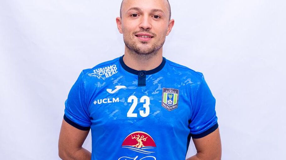 Nano, jugador del Vi&ntilde;a Albali F&uacute;tbol Sala Valdepe&ntilde;as