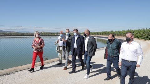 Puig durante un encuentro con regantes en Benferri Puig durante un encuentro con regantes en Benferri