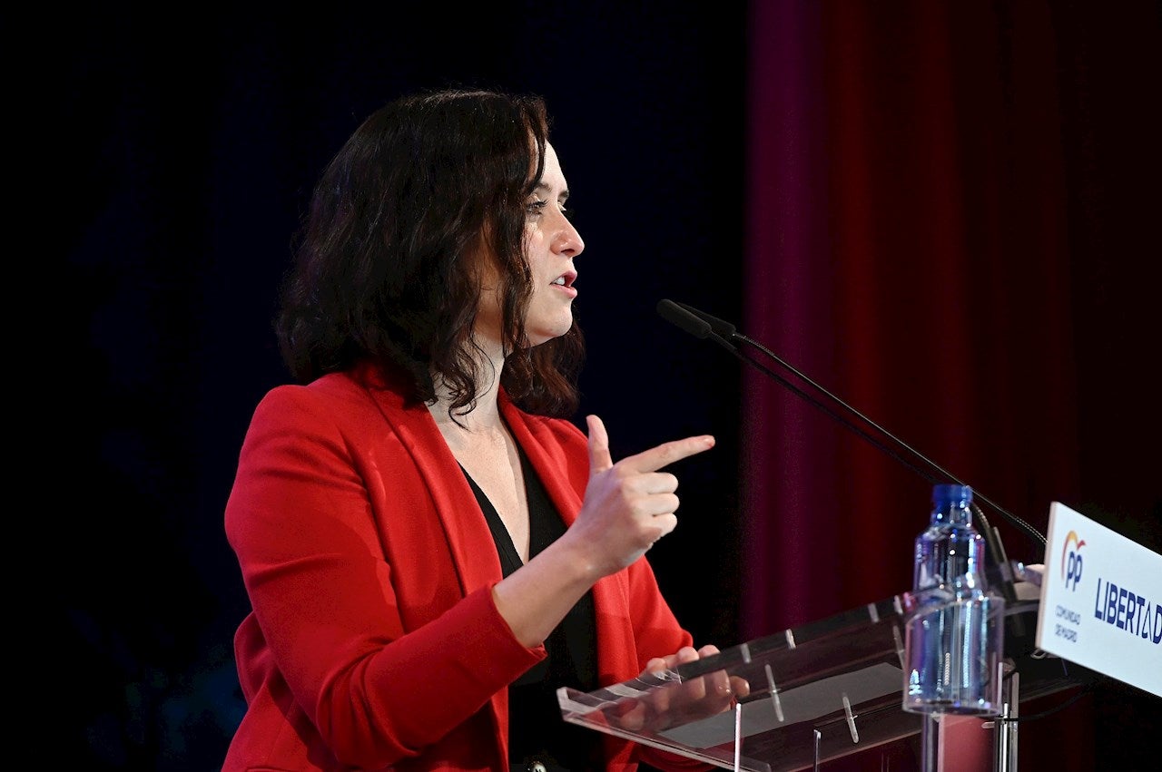 Las preguntas de Amón: "¿Ha desactivado Ayuso la psicosis postal negando la importancia de la carta amenazante?" Las preguntas de Amón: "¿Ha desactivado Ayuso la psicosis postal negando la importancia de la carta amenazante?"