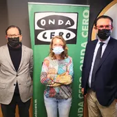 Toni Viader, responsable de proyectos de ASIMA, y Alejandro Sáenz de San Pedro, director de ASIMA, junto a la periodista de Onda Cero Elka Dimitrova. Toni Viader, responsable de proyectos de ASIMA, y Alejandro Sáenz de San Pedro, director de ASIMA, junto a la periodista de Onda Cero Elka Dimitrova.