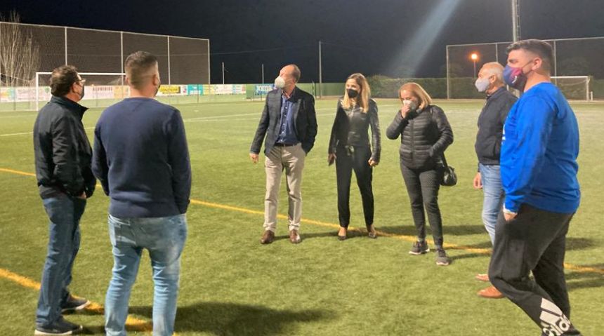 Esta instalación disponía de una iluminación insuficiente y antigua que dificultaba la visión en entrenamientos y partidos y que hacia que no se pudieran jugar encuentros federados por la noche Esta instalación disponía de una iluminación insuficiente y antigua que dificultaba la visión en entrenamientos y partidos y que hacia que no se pudieran jugar encuentros federados por la noche