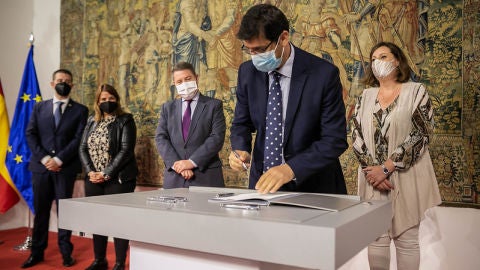 José Manuel Caballero ha firmado el convenio de colaboración con la Junta José Manuel Caballero ha firmado el convenio de colaboración con la Junta