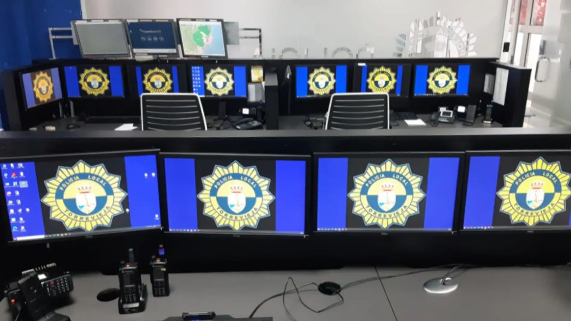 La renovación está compuesta de un total de 12 monitores y tres equipos de última generación enfocados a las tareas de emergencias, los cuales se complementan con el sistema 112 